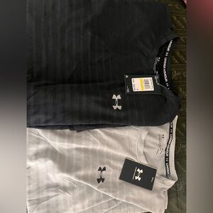 NWT 2 Under Armour Men's Black and Gray MUSCLE FITTED HEATGEAR ATHLETIC Shirts